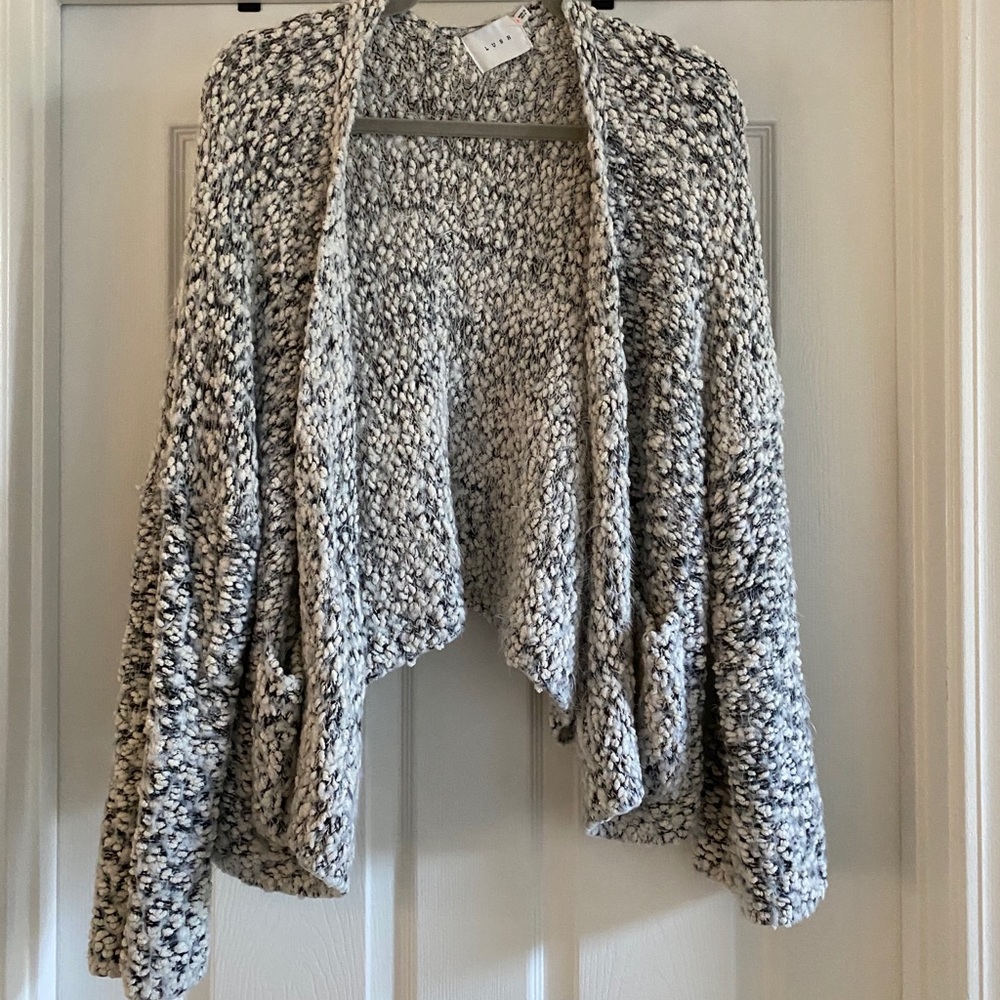 boutique brand popcorn cardigan, with pockets